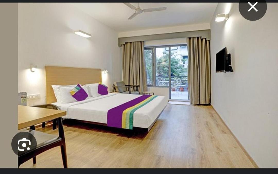 Blossom Rooms Hotel Vashishtha - Free Lunch or Dinner- free Breakfast - Hizvo