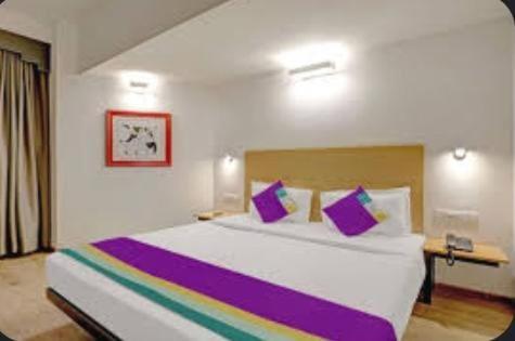 Blossom Rooms Hotel Vashishtha - Free Lunch or Dinner- free Breakfast - Hizvo