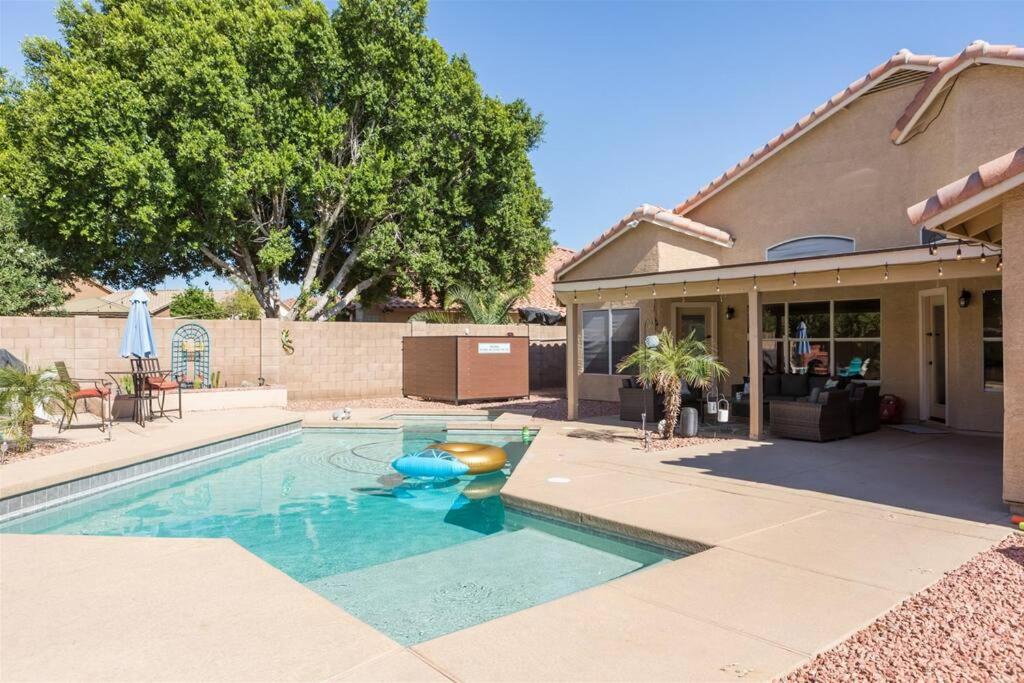 Private paradise with pool heater, spa, billiards - Housity