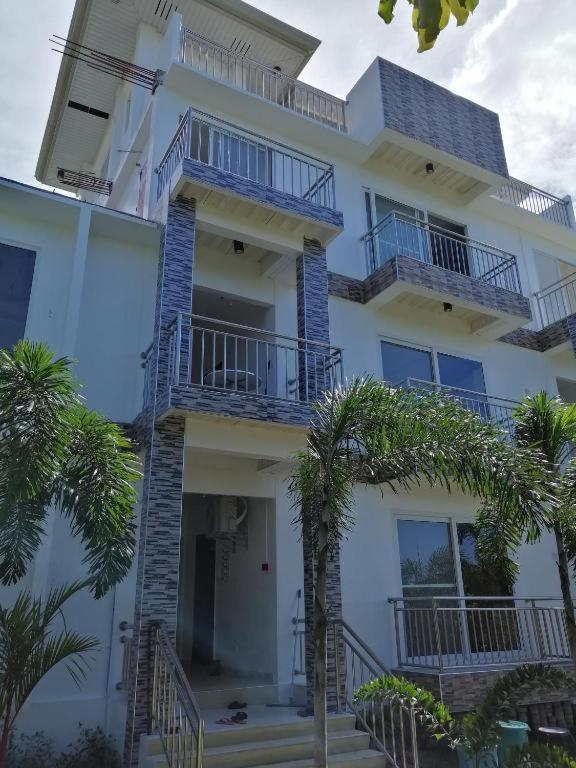 Marlene's Hilltop Villa - Housity