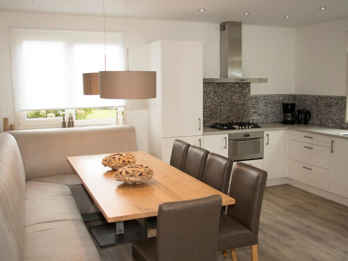 Modern holiday home with sauna - Housity