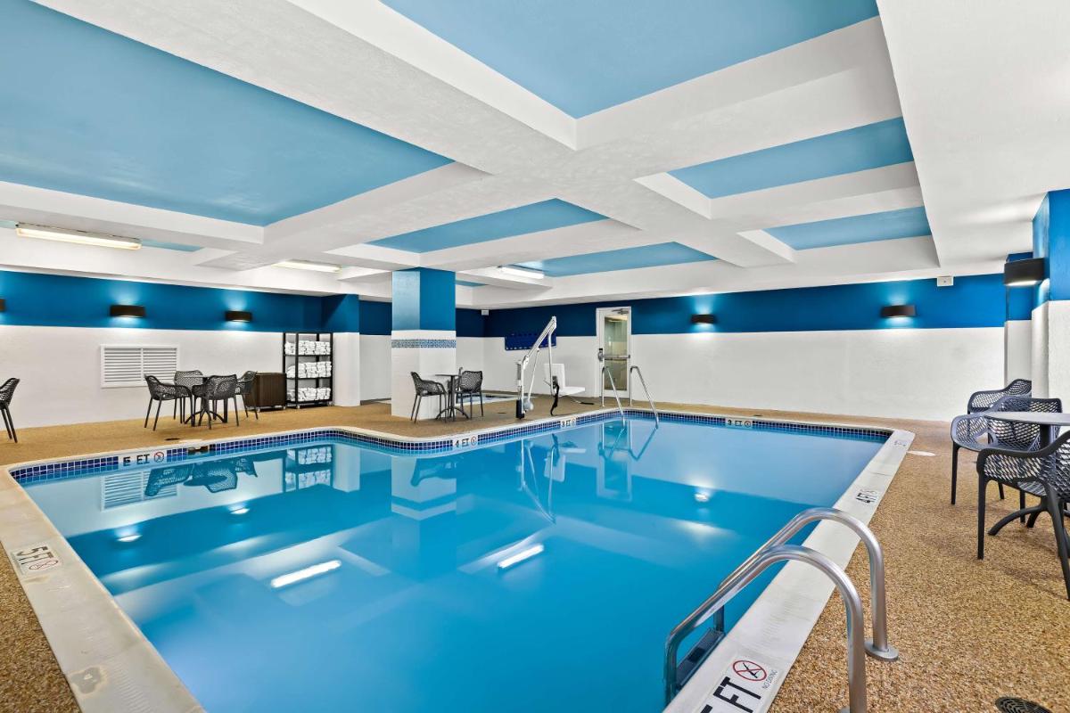 Hampton Inn & Suites Canton - Housity