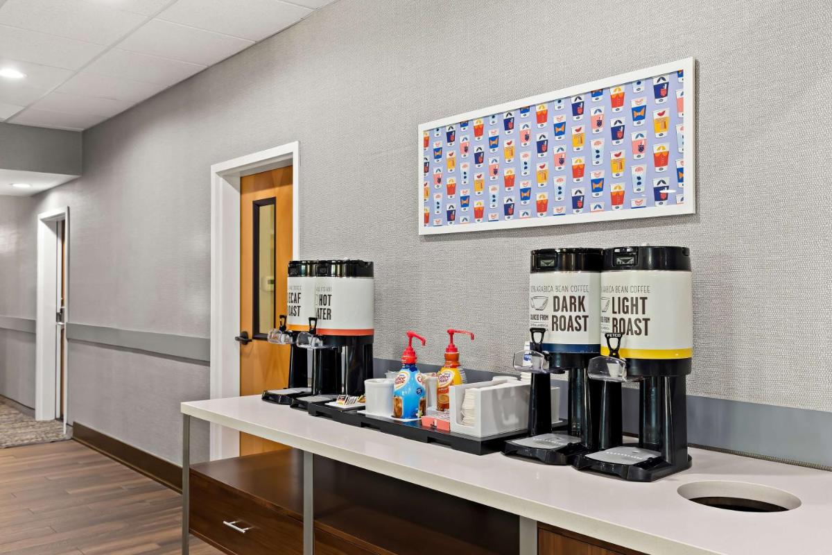 Hampton Inn & Suites Canton - Housity