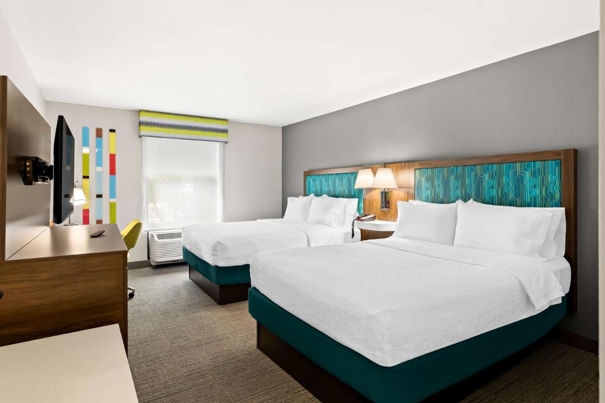 Hampton Inn & Suites Canton - Housity