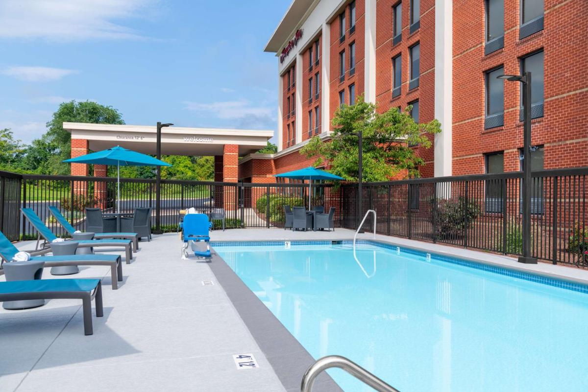 Hampton Inn Martinsburg - Housity