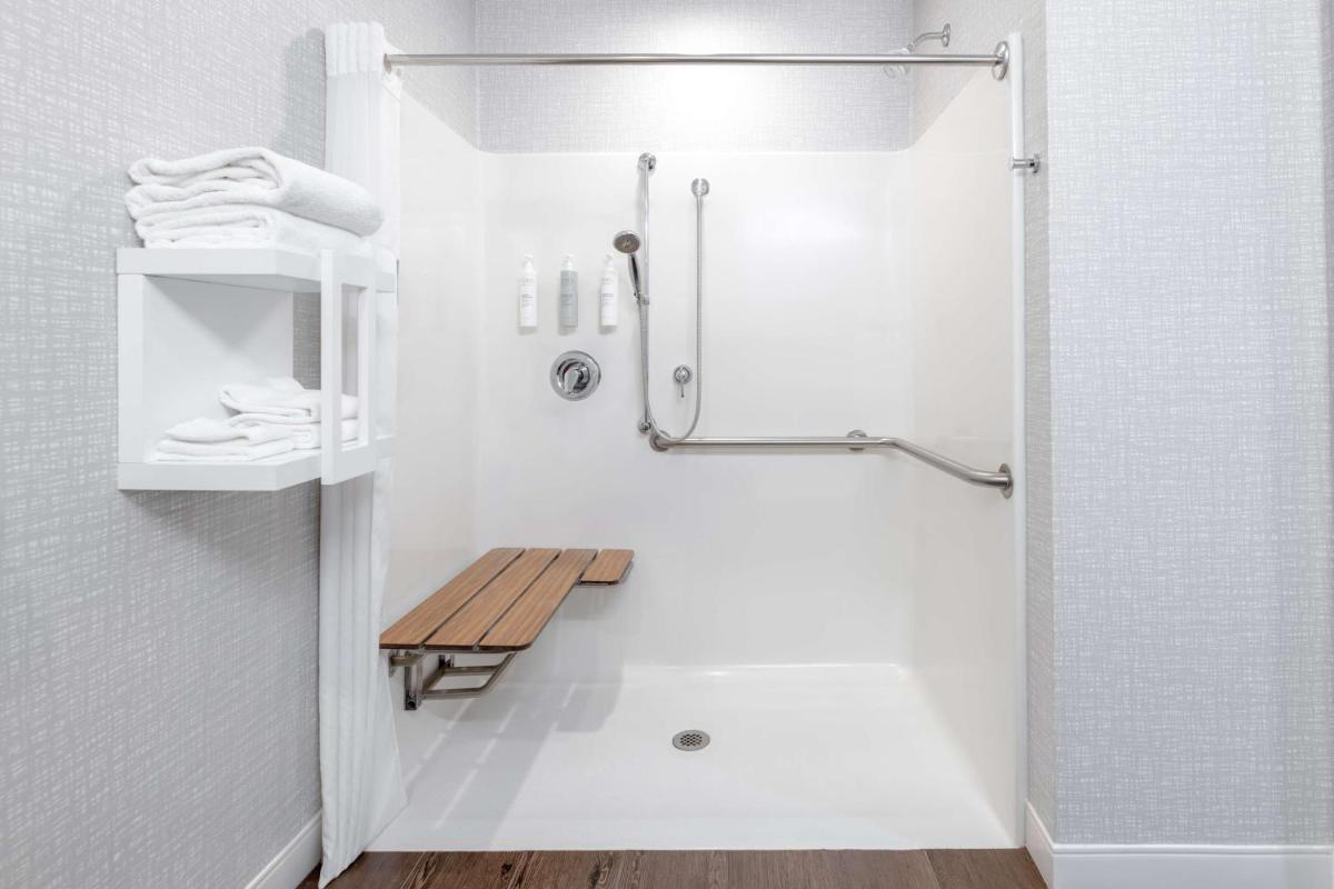 Hampton Inn Martinsburg - Housity