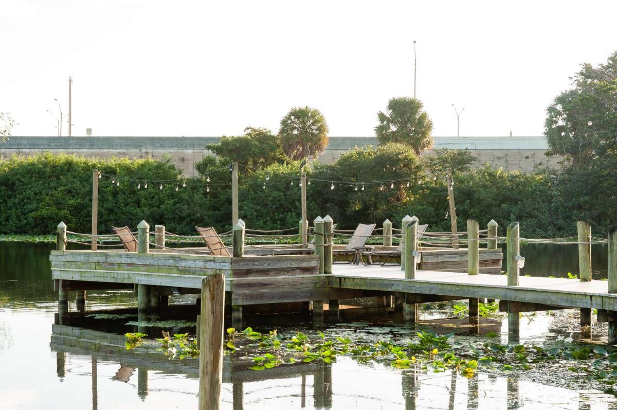 Hilton Palm Beach PBI - Housity