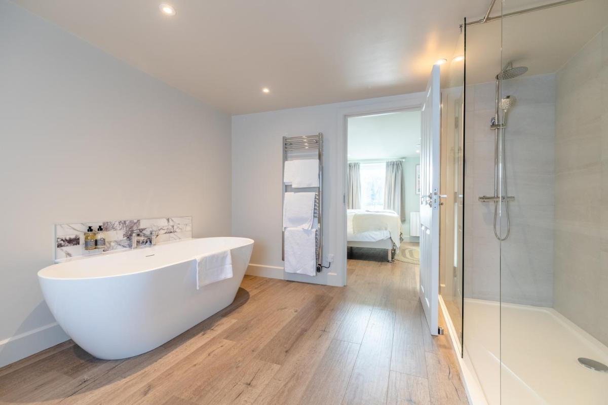 Glan Yr Afon - Housity
