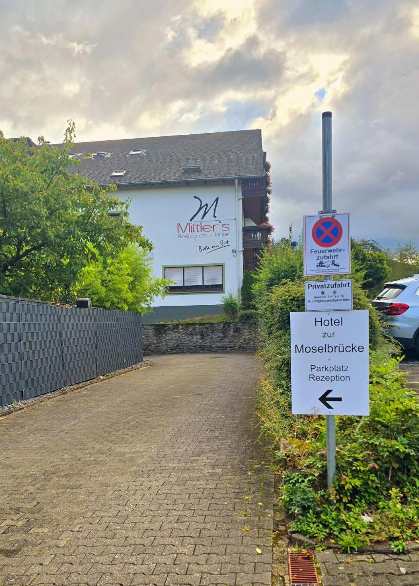 Alembra - Hotel zur Moselbrücke - Housity