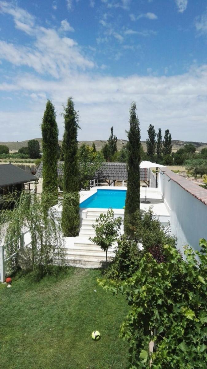 HEARTS & PONIES Apartamentos con piscinas privadas cerca de la Warner - Housity