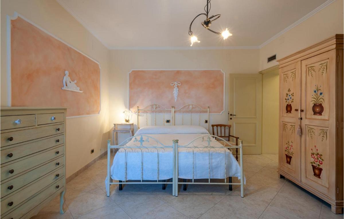 Gorgeous Home In Servigliano - Housity