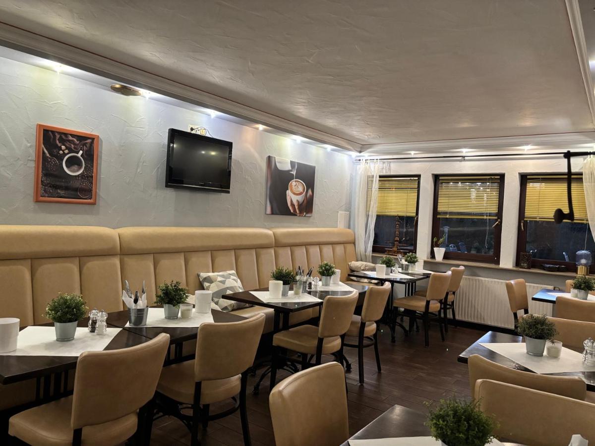 Hotel Pirsch - Housity