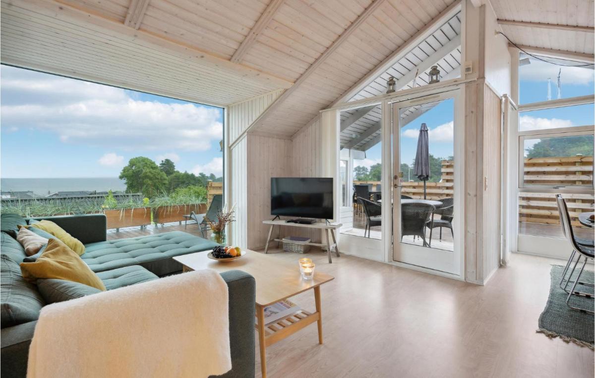 Beautiful Home In Bjert With Wifi - Housity