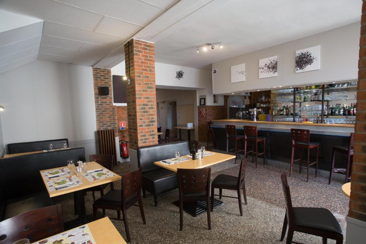 Hotel Bayle - Housity
