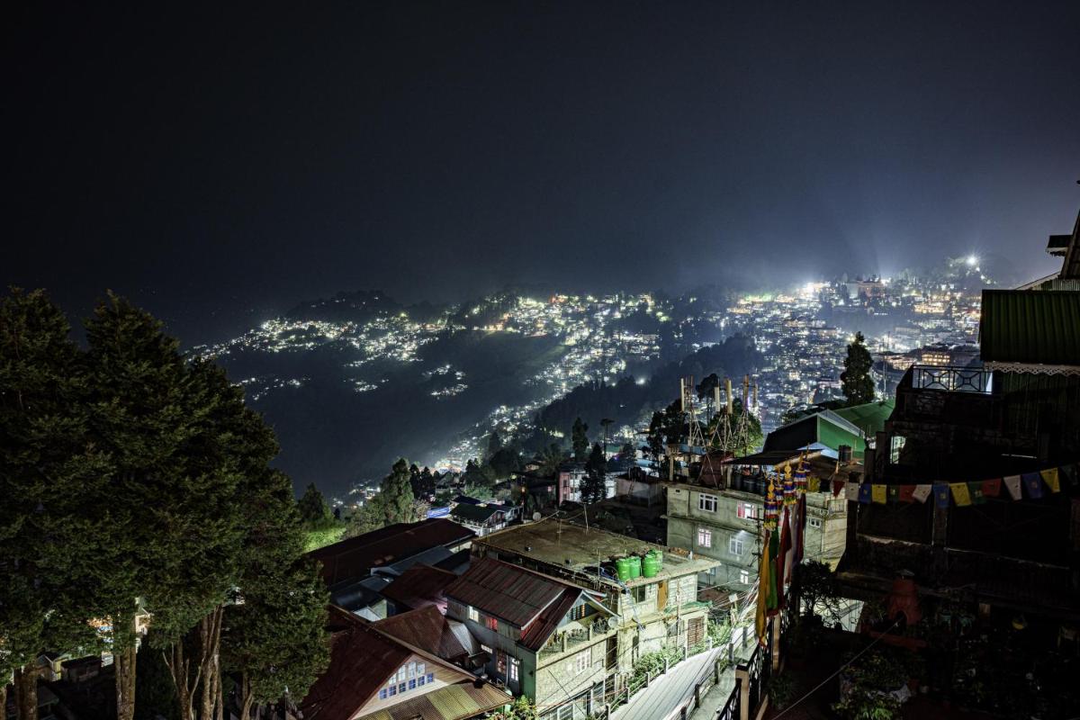 Hotel King Near DRC Parking - Housity