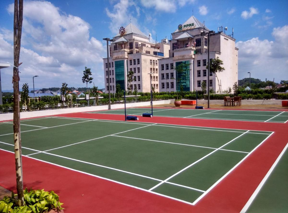 Vista Alam Studio Units - Pool, food court - Housity
