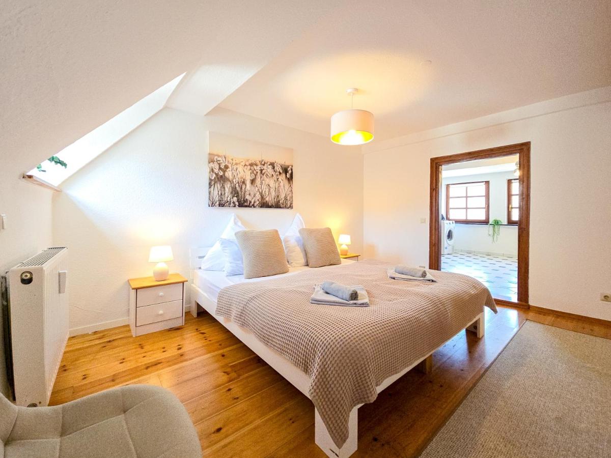 ROMANTIC-Apartment - Altbauflair mit Dachterrasse & Waldblick, Maisonette, 80m2 - Housity