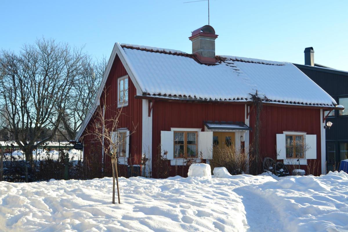 Rustik stuga med lantlig känsla nära Örebro city - Housity