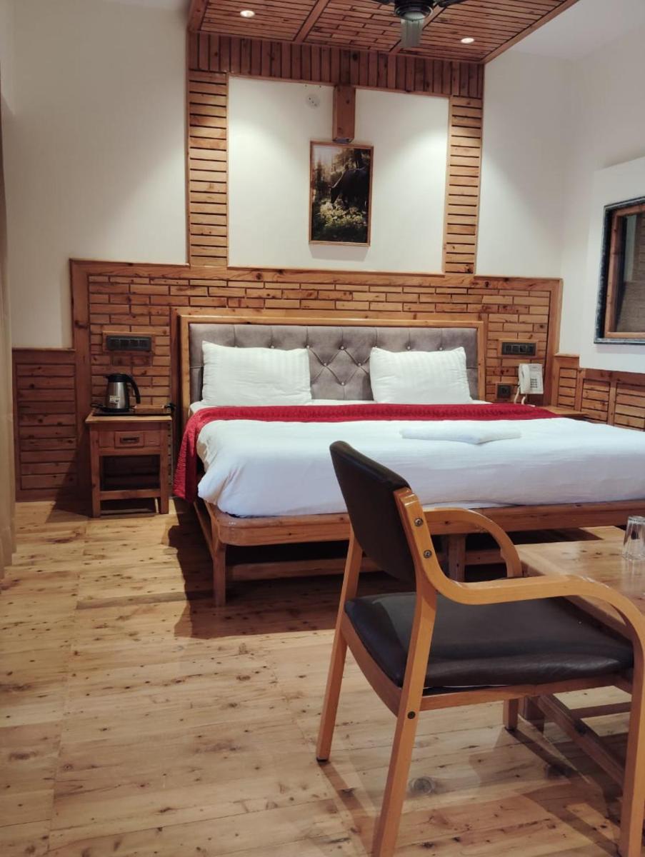 Hotel CM Palace - Pure Vegetarian - Housity
