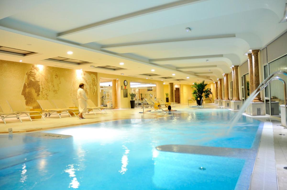 Piscina en o cerca de Beatriz Toledo Auditorium & Spa