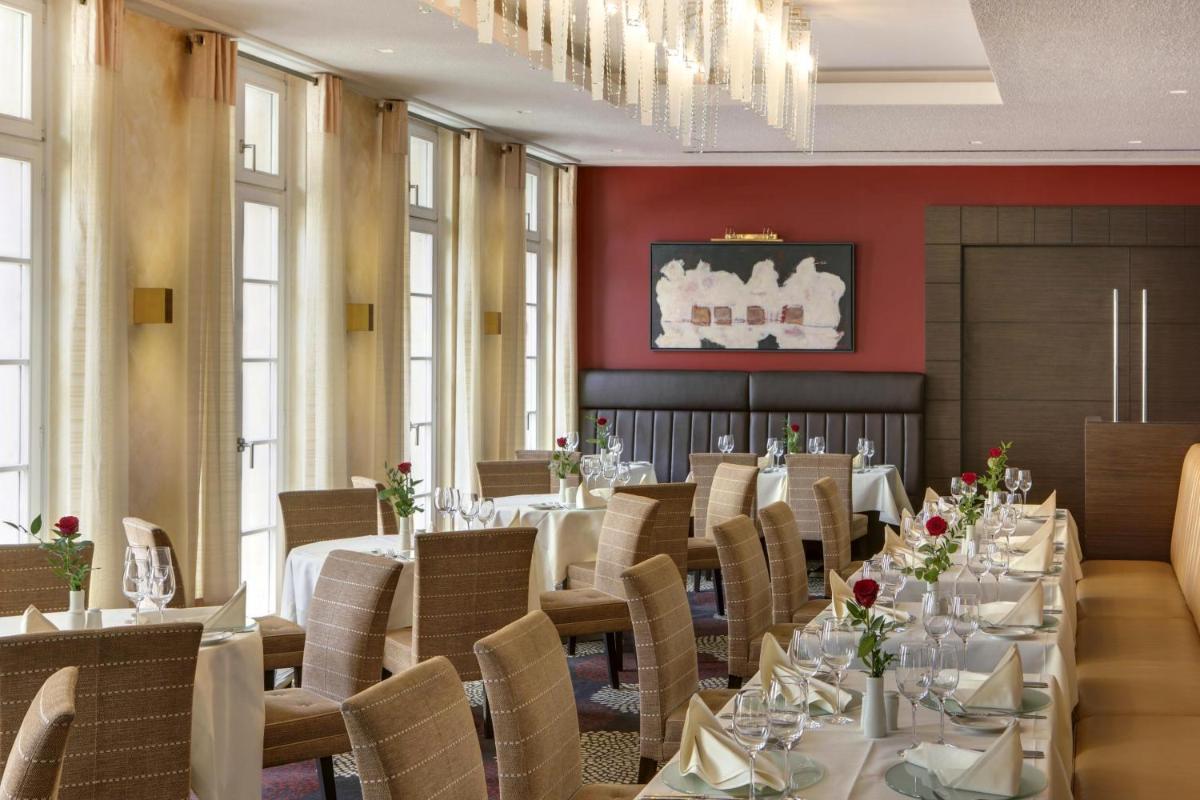 Ein Restaurant oder anderes Speiselokal in der Unterkunft Steigenberger Hotel de Saxe Ein Restaurant oder anderes Speiselokal in der Unterkunft Steigenberger Hotel de Saxe