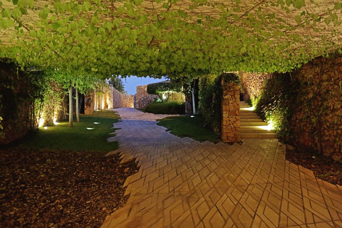 Jardín al aire libre en Hospes Maricel y Spa, Palma de Mallorca, a Member of Design Hotels