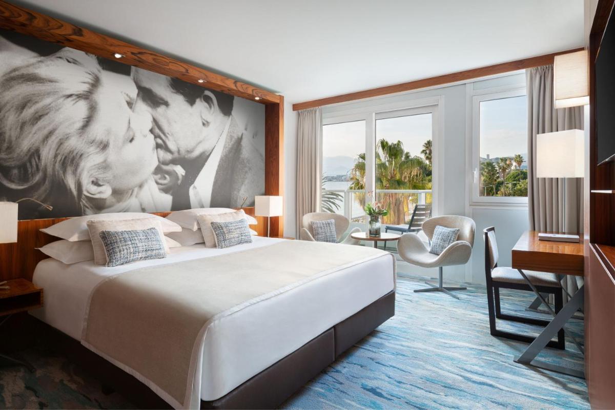 Un ou plusieurs lits dans un hébergement de l'établissement JW Marriott Cannes
