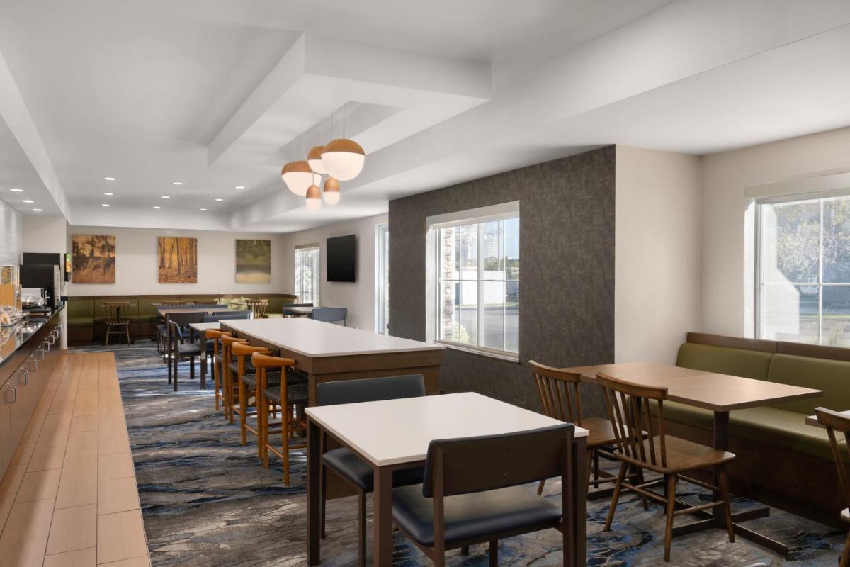 Fairfield Inn & Suites Naperville/Aurora - Housity