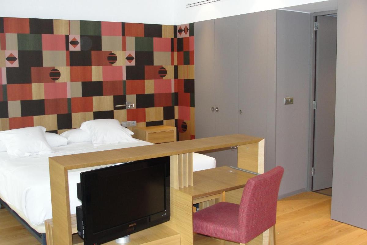 Una televisión o centro de entretenimiento en Hotel Continental Balneario de Panticosa