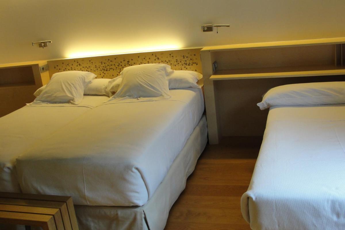 Cama o camas de una habitación en Hotel Continental Balneario de Panticosa