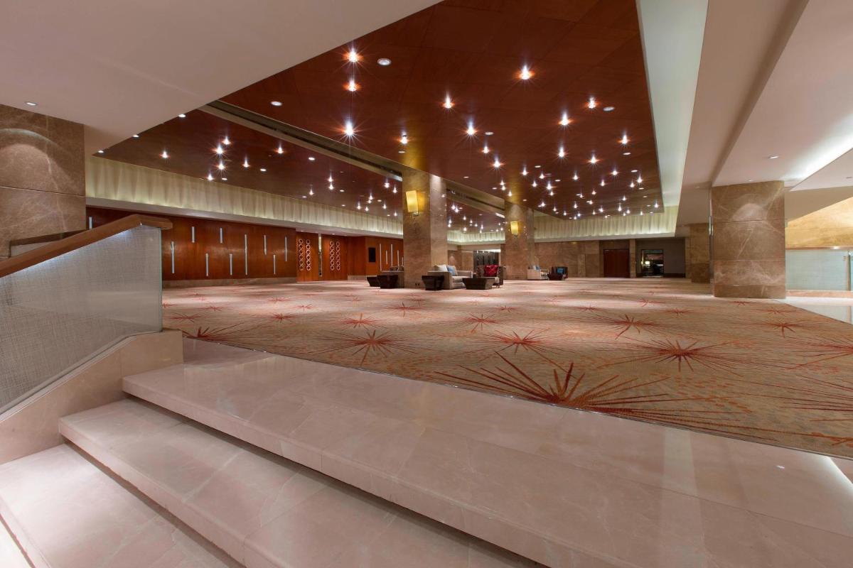 a large lobby with a large room with a large carpet at Sheraton Grand Bangalore Hotel at Brigade Gateway in Bengaluru