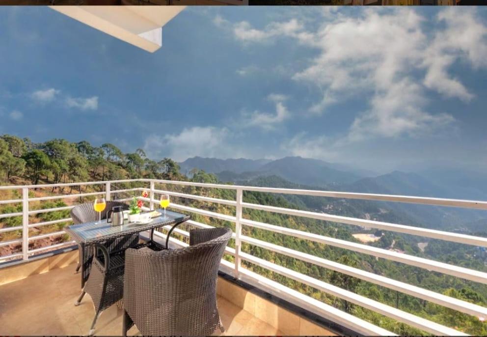 Wood Stock Kasauli - Rooms & Cottages - Panoramic View & Balcony Rooms - Housity