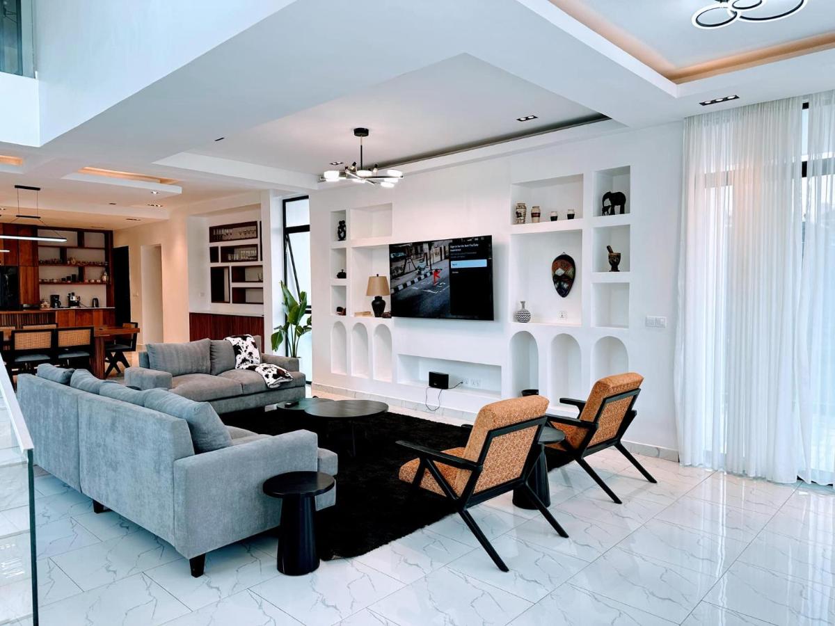 Suitetrails - Honore Rwanda amazing White House in Kigali