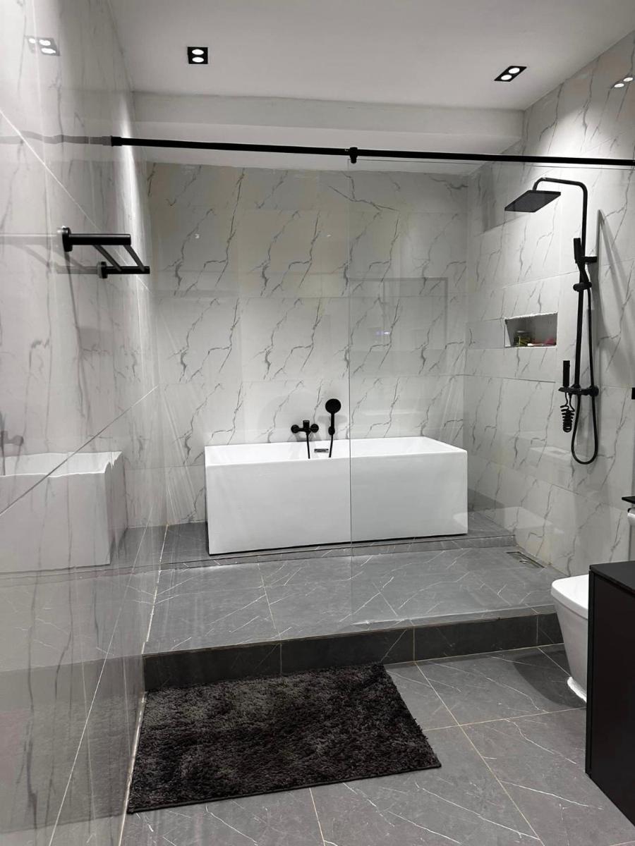 Suitetrails - Honore Rwanda amazing White House in Kigali