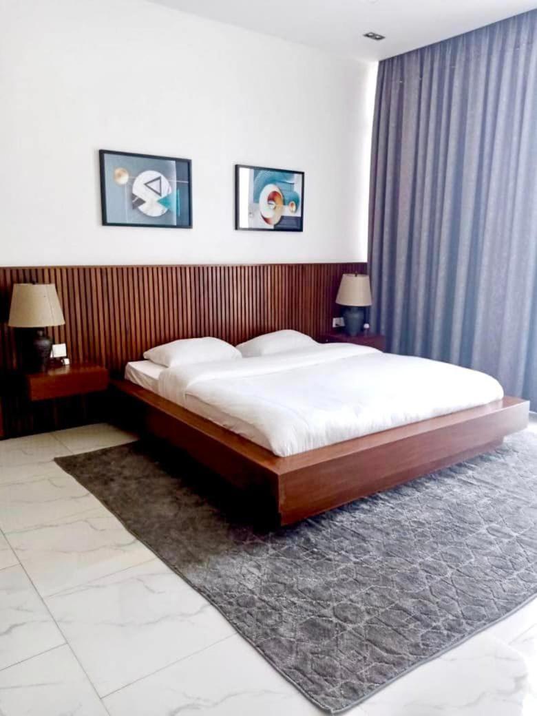 Suitetrails - Honore Rwanda amazing White House in Kigali