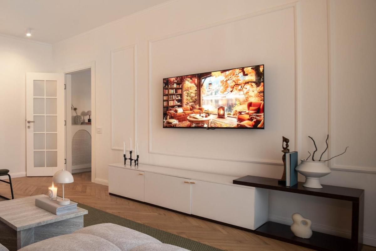 Designer flat with character - Hizvo