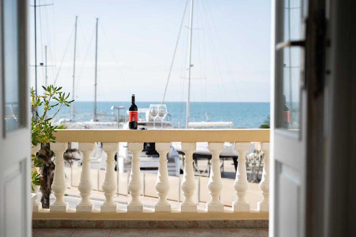 Villa Liberty with Private Beach - Housity