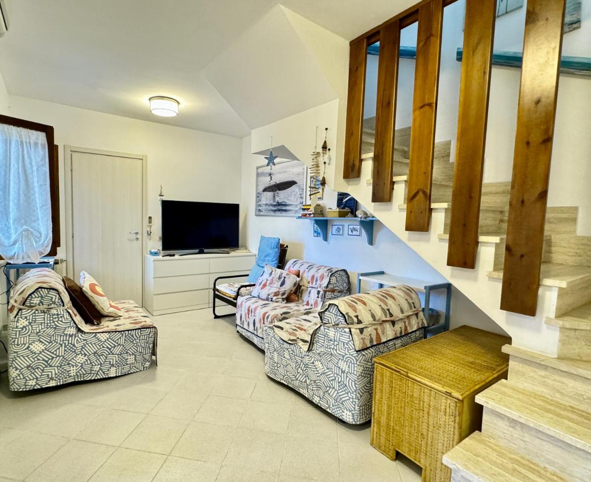 Sabaudia villetta a pochi minuti dal mare - Housity