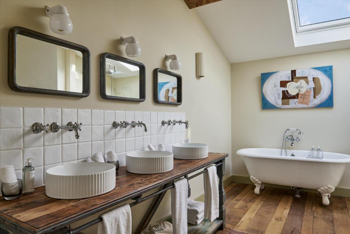Salle de bains dans l'établissement Château de Berne