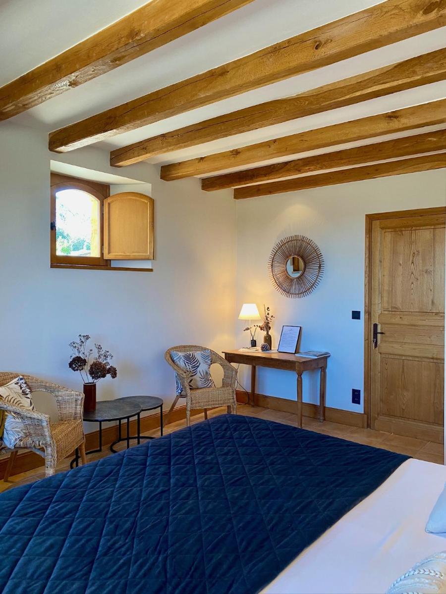 Domaine de Cazal - Chambres d'Hôtes de charme avec piscine au cœur de 26 hectares de nature préservée - Housity