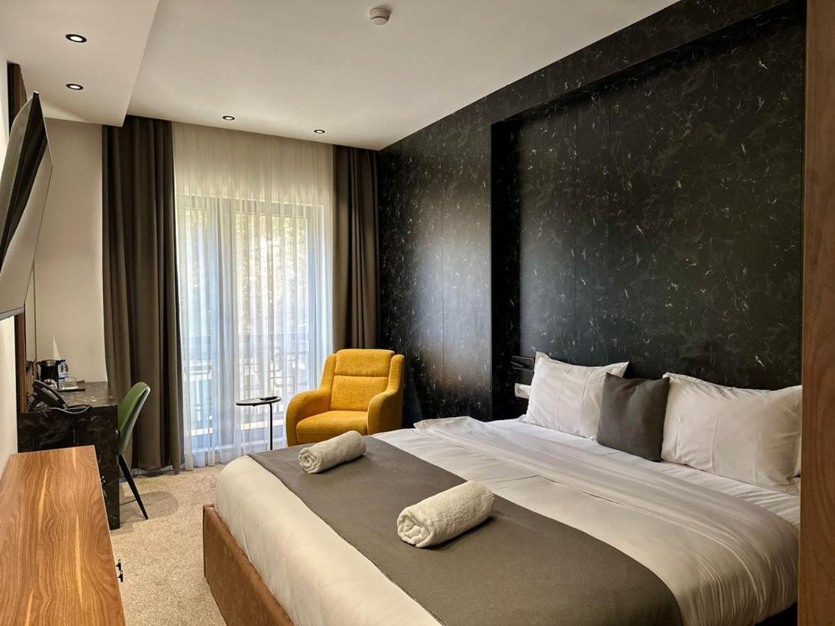 Ador Hotel North Mitrovica - Housity