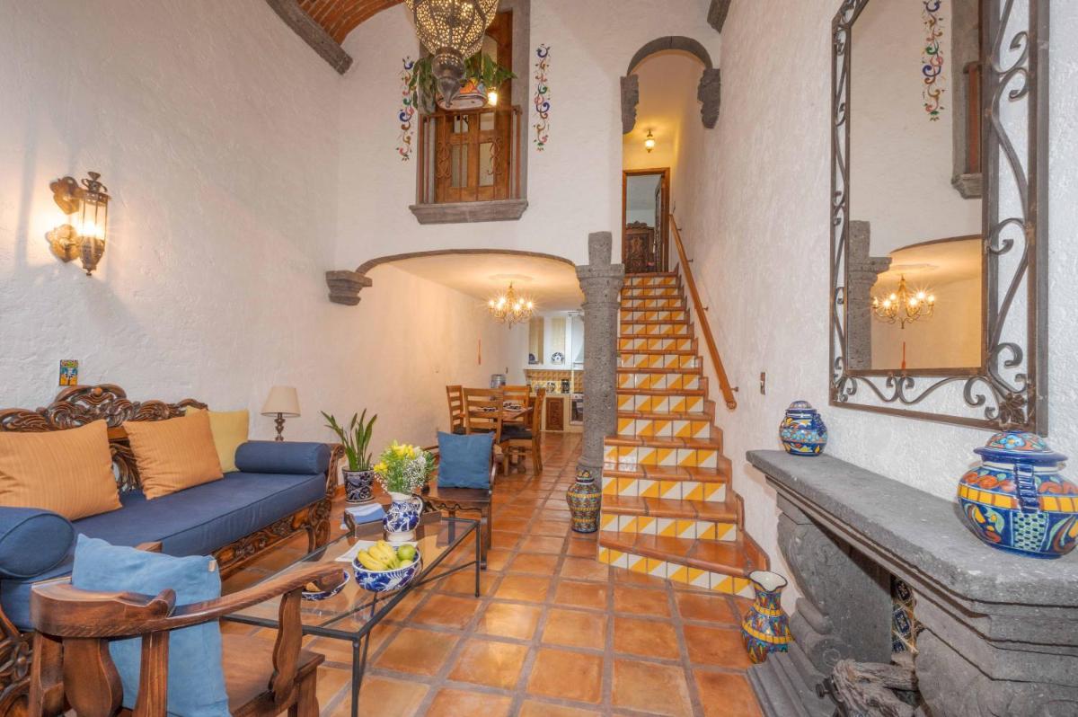Rooftop Sunsets & Gas Fireplace Colonial Home - Housity