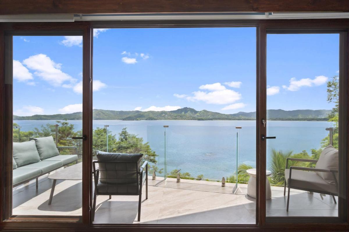 4BD Cliffside Home with Pool on Secluded Beach - Housity