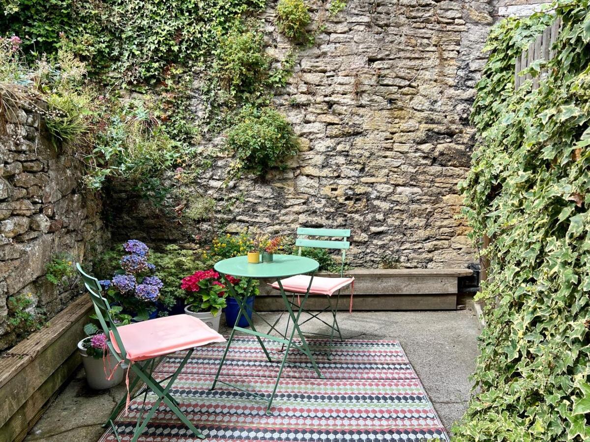 Cosy Weavers Cottage - Heart of Frome - Housity