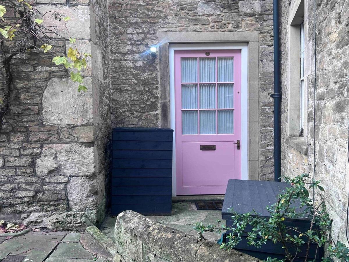 Cosy Weavers Cottage - Heart of Frome - Housity