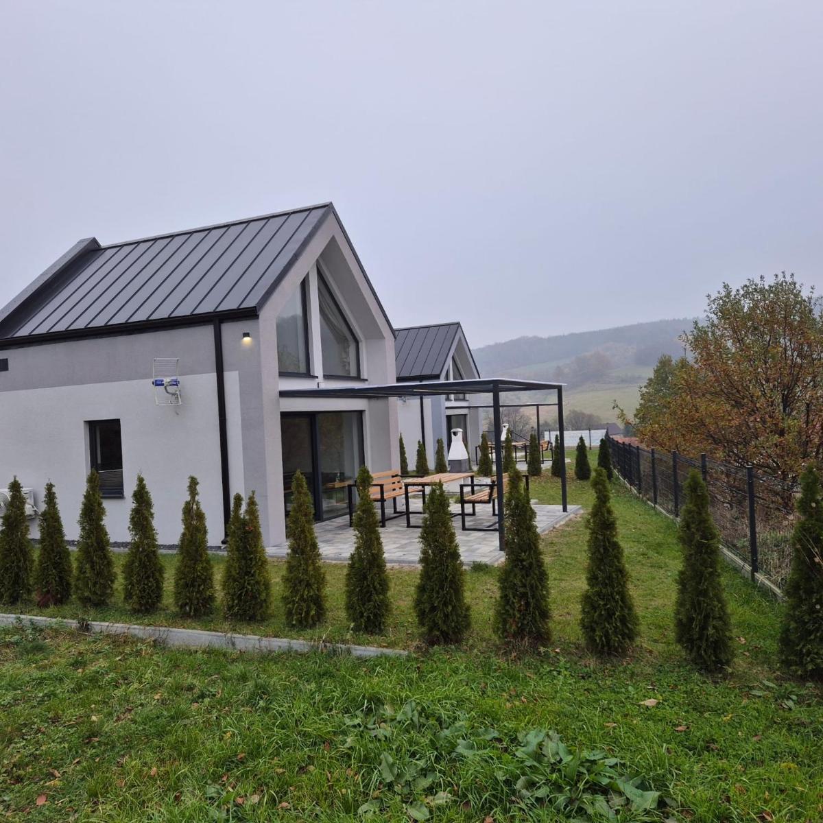 Złote Wzgórza - Housity