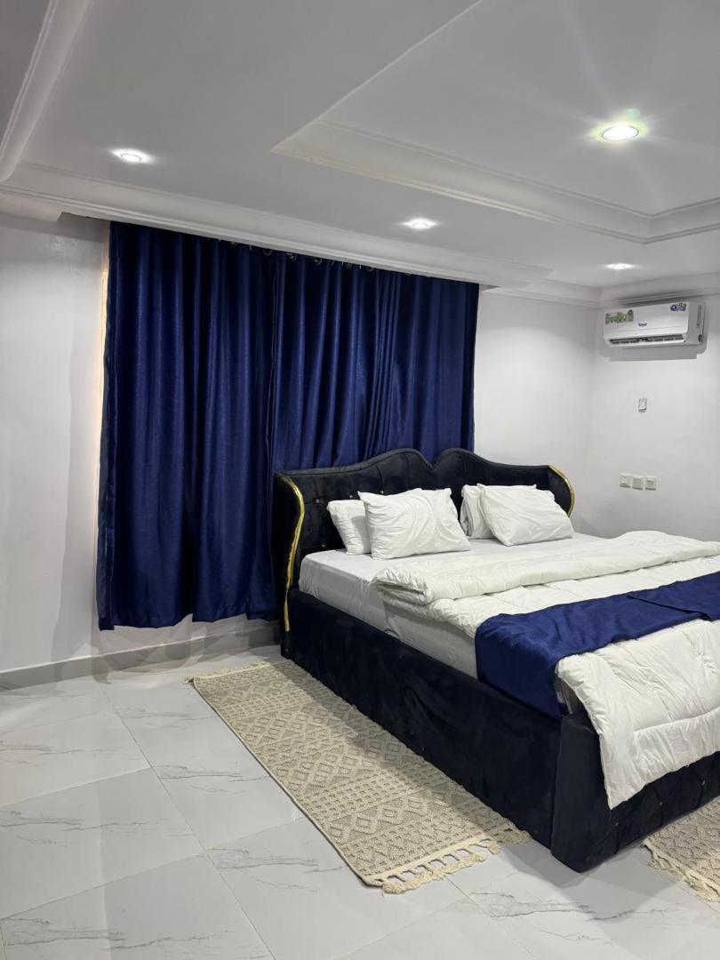 Suitetrails - New town apartment iporin Lagos