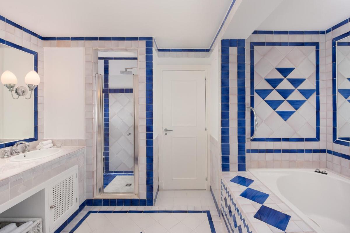 Un baño de The Westin La Quinta Golf Resort & Spa, Benahavis, Marbella