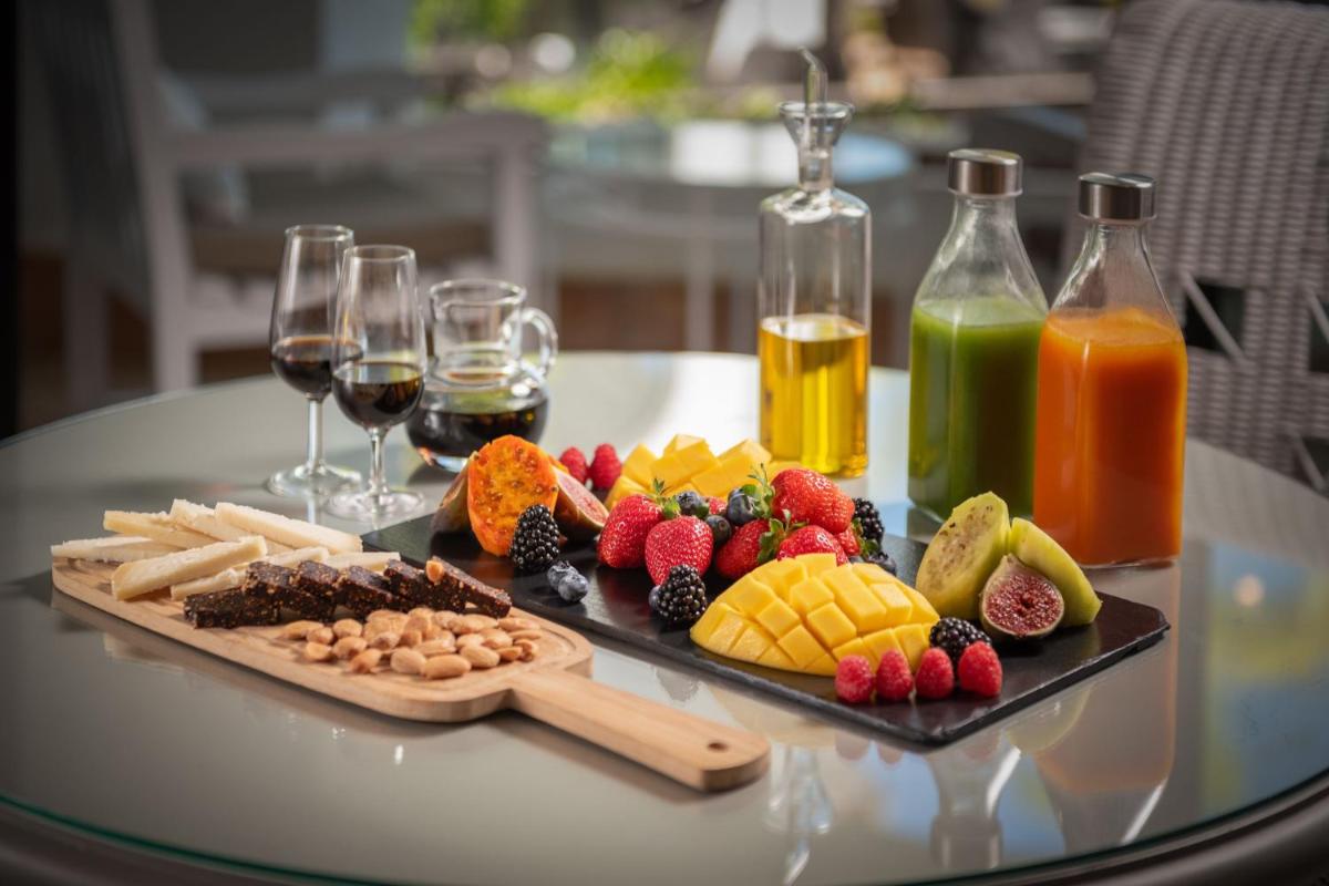 Comida en o cerca de este hotel