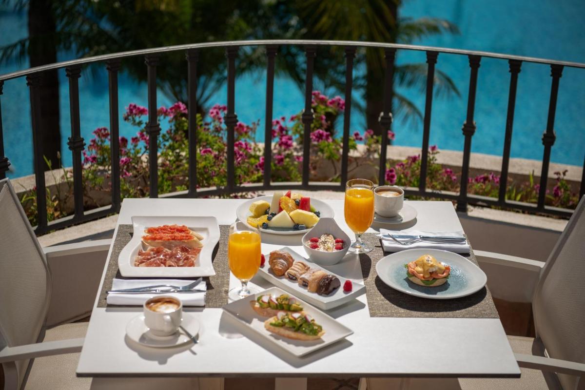 Comida en o cerca de este hotel